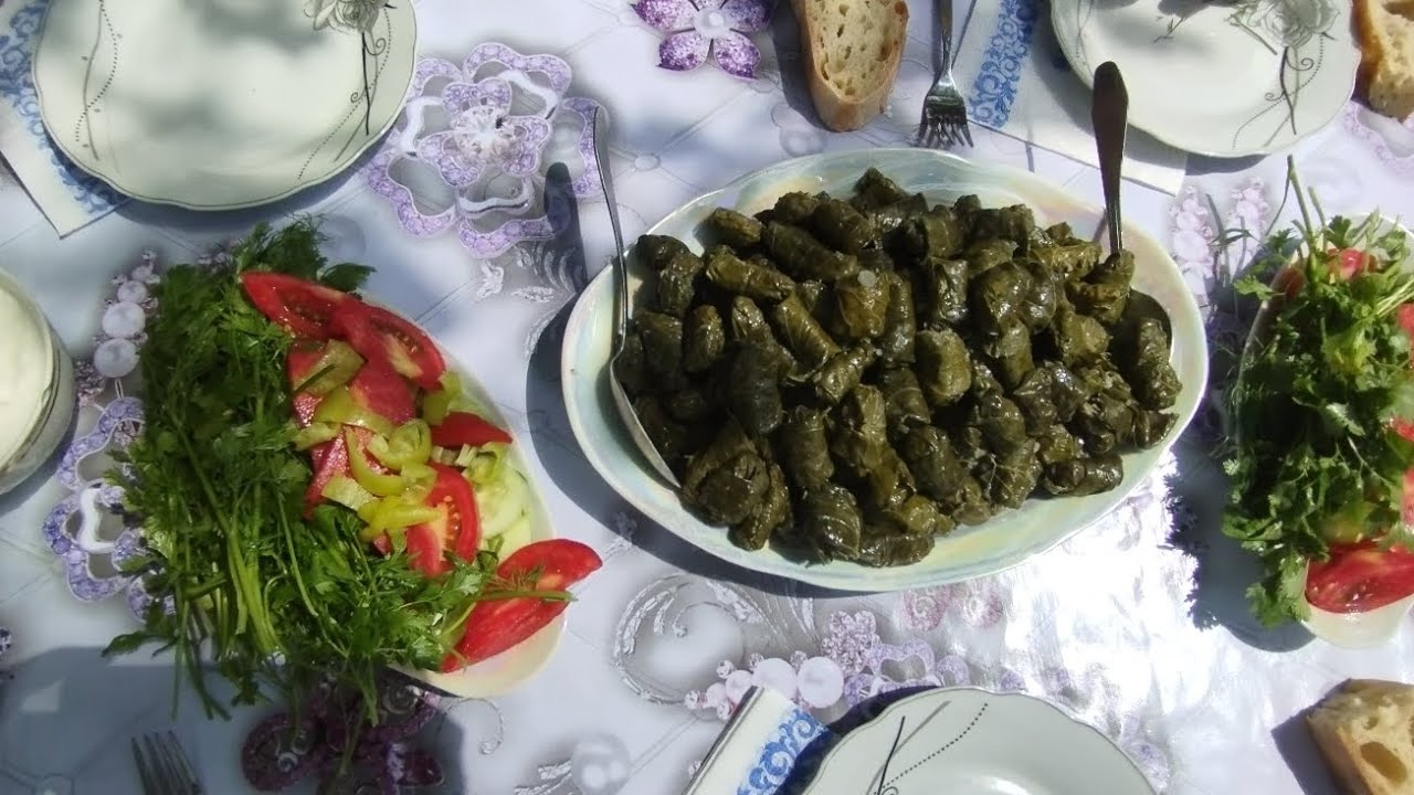 Dəvədabanı bitkisindən yarpaq dolmasının hazırlanması