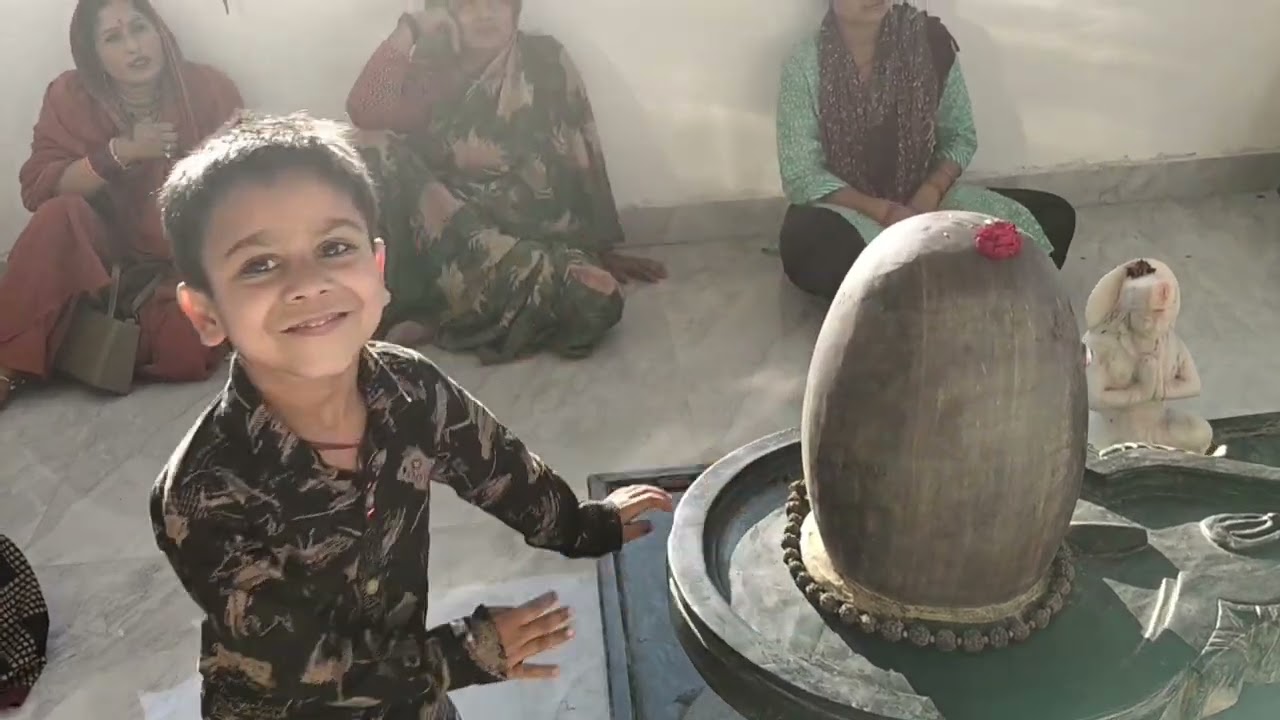भोले बाबा के दरबार में हाजिरी 🙏 गांव के मंदिर के दर्शन