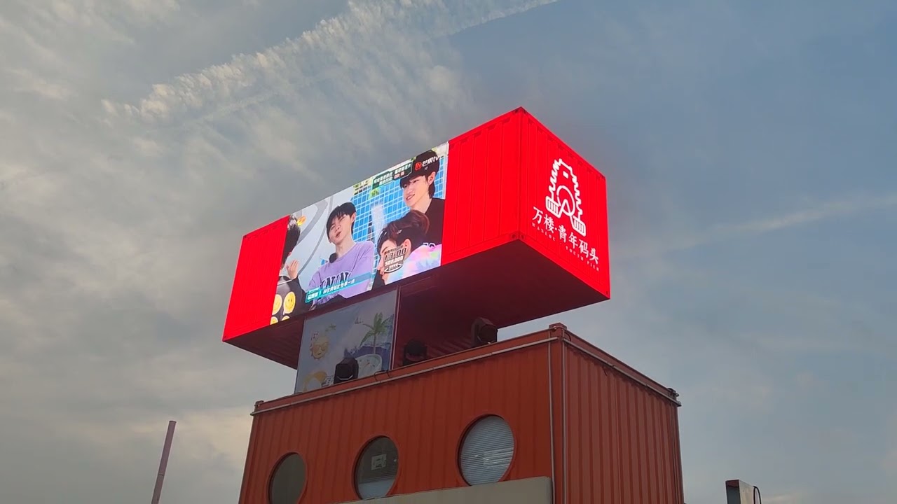 Outdoor Advertising LED Screen with Container Shape. Not Only have 4 sides but also can display 3D.