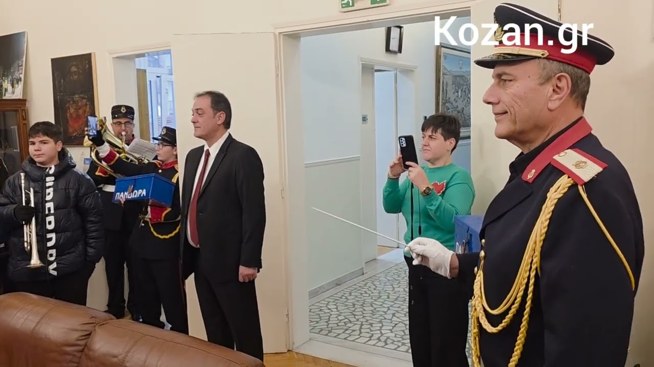 kozan.gr: Τα Χριστουγεννιάτικα Κάλαντα στον Δήμαρχο Κοζάνης Γιάννη Κοκκαλιάρη έψαλλε η ΠΑΝΔΩΡΑ