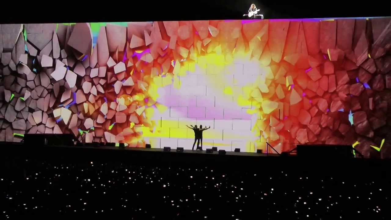 Roger Waters - Comfortably Numb - Live Full HD - (İstanbul 2013, The Wall Live)