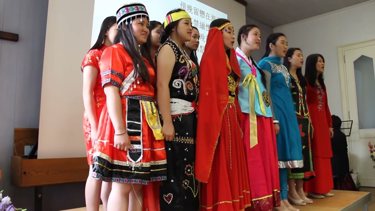 Folk Song Medley (Jambatan Tamparuli, 아리랑, Di Tanjong Katong, 浜辺の歌, Ayo Mama, 东方之珠)