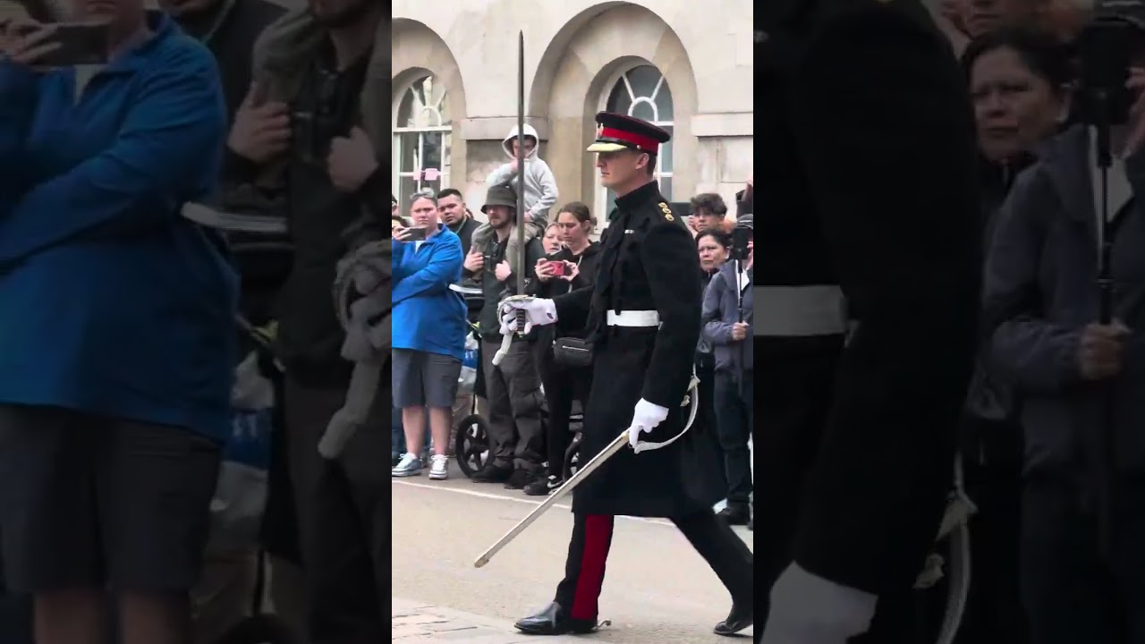 THE 4 O&rsquo;CLOCK DAILY INSPECTION CEREMONY AT HORSE GUARDS PARADE LONDON
