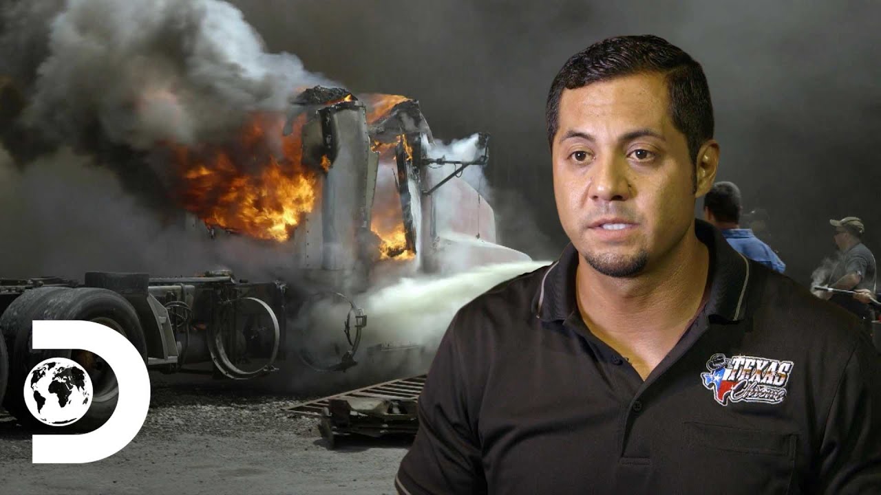 Una terrible tragedia da&ntilde;a el taller Texas Chrome | Texas Trocas | Discovery en Espa&ntilde;ol