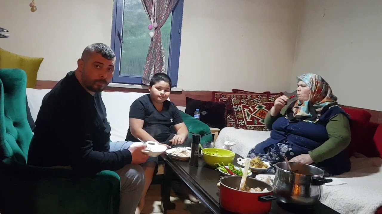 EŞİM PİLAVI GÖRÜNCE DAYANAMADI😋❤