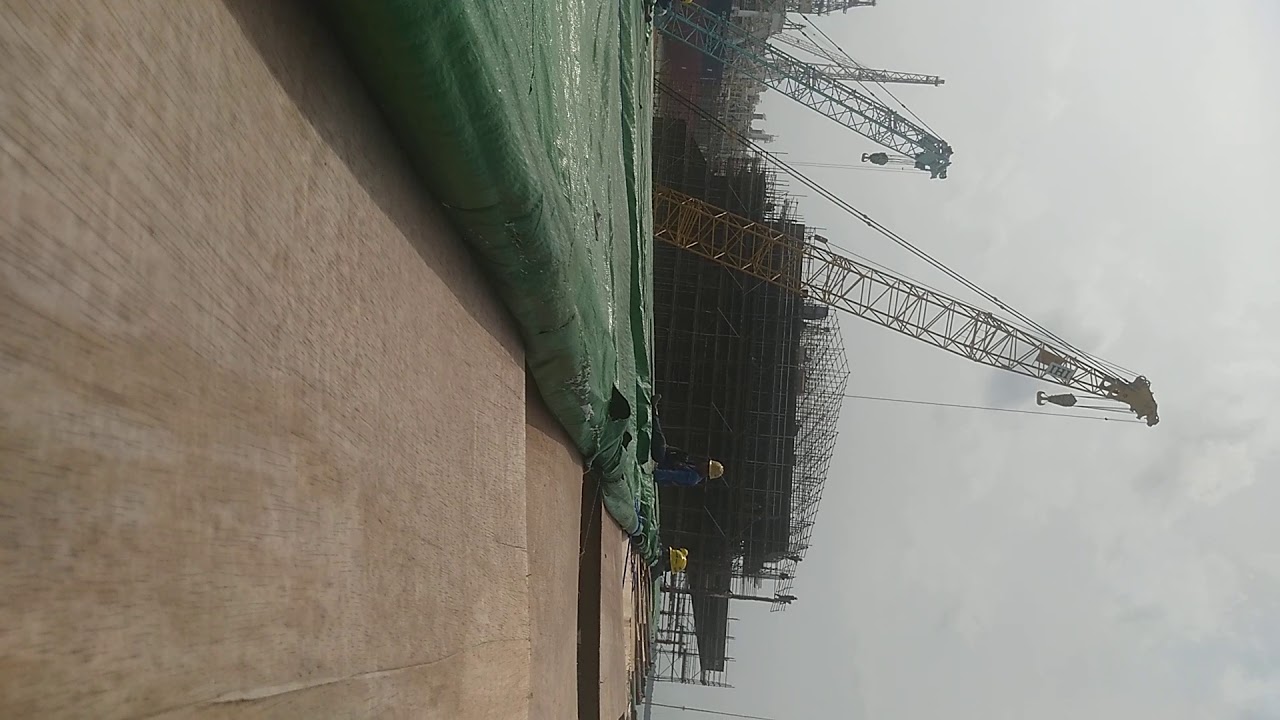 Ini lah keja kmi ank galangan bekeraja di atas ketinggian 20 meter memasang karpert nyawa taruhanya