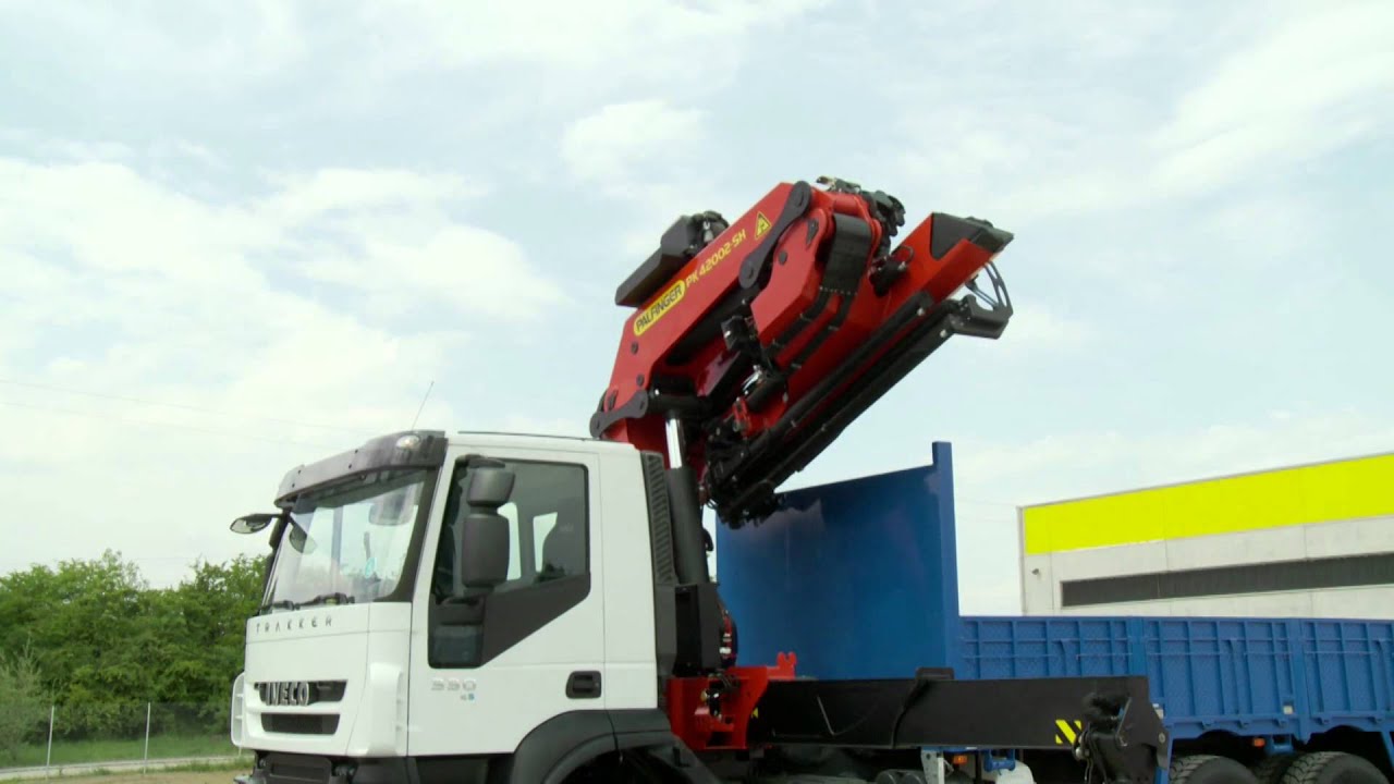 PALFINGER Service - Le repliage équipé d'un support de bras sur la colonne (Français)