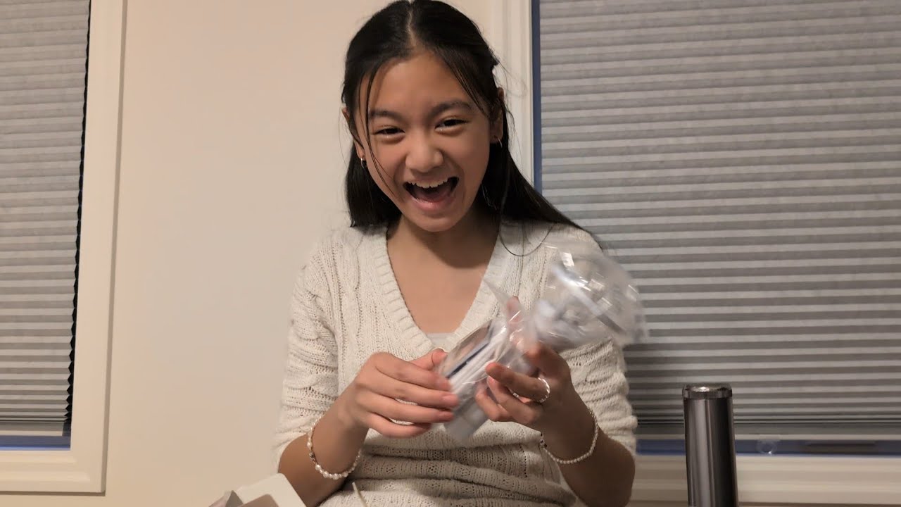 🎤✨ SURPRISING ARI WITH KATSEYE TORONTO CONCERT TICKETS! ✨🎤