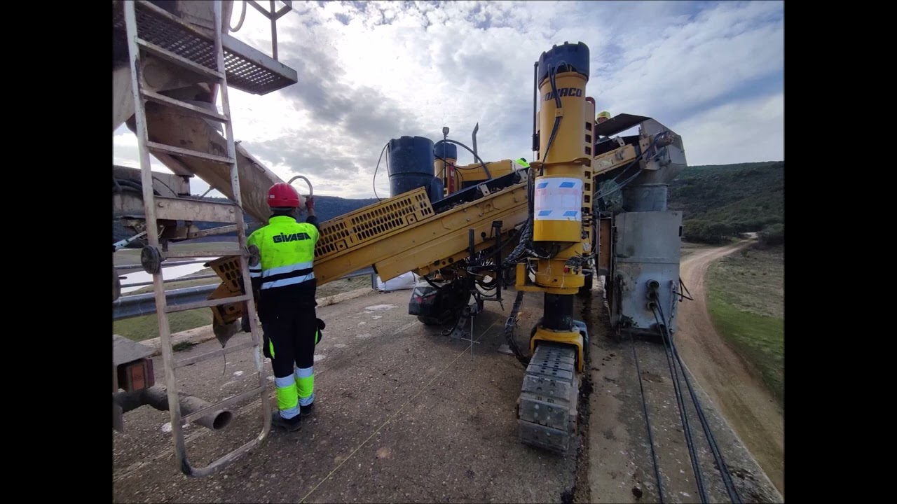 Reparación carretera CM-4157 ( tramo Poblado de Cijara al punto kilométricos 13)