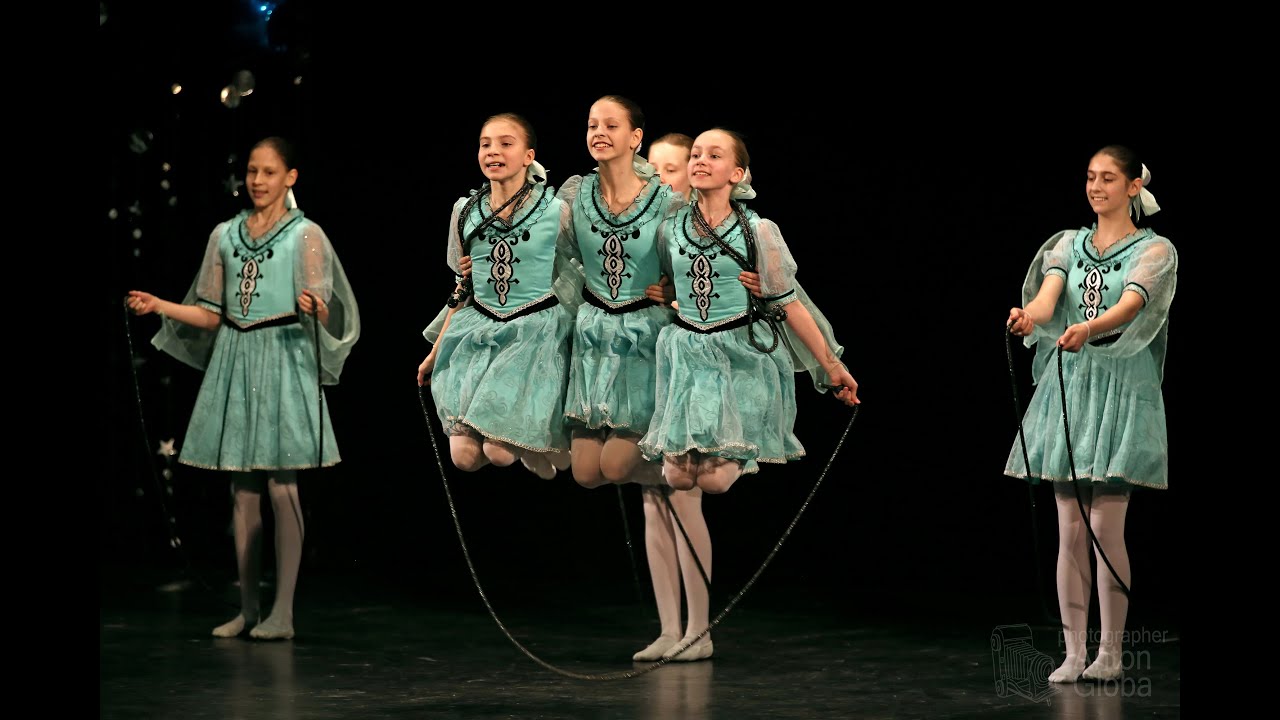 ТАНЕЦ СО СКАКАЛКАМИ, Ансамбль "Школьные годы". DANCE WITH JUMP ROPE, Ensemble "School Years".