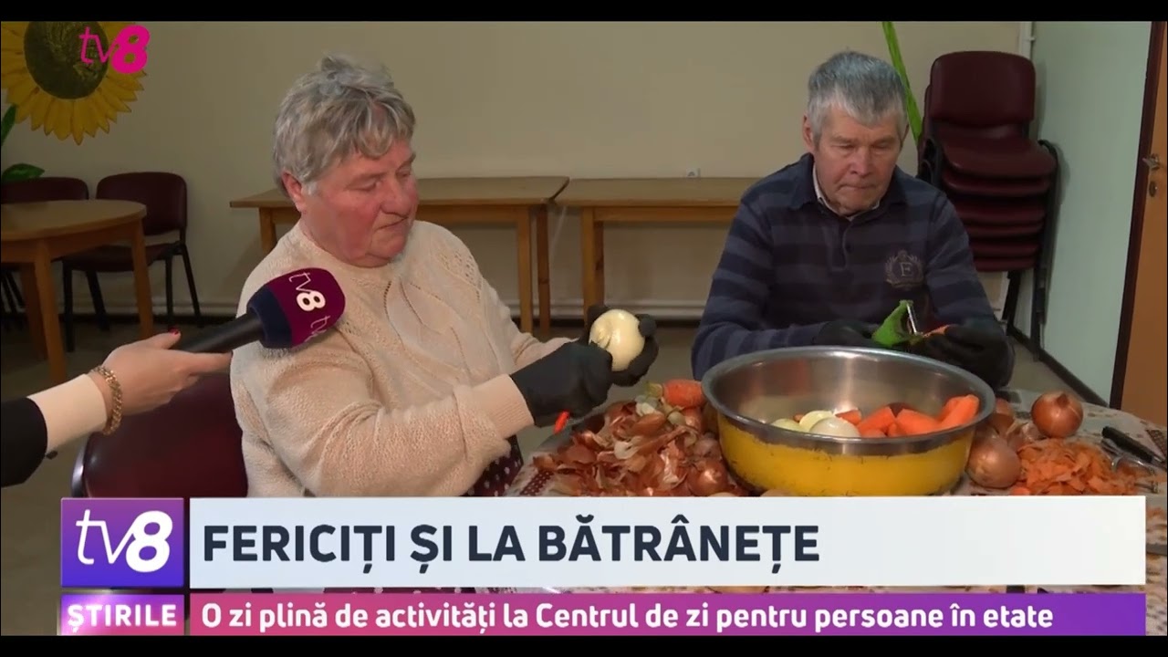 Fericiți și la bătrânețe: Cum persoanele în etate uită de griji la Centrul de zi de la Strășeni