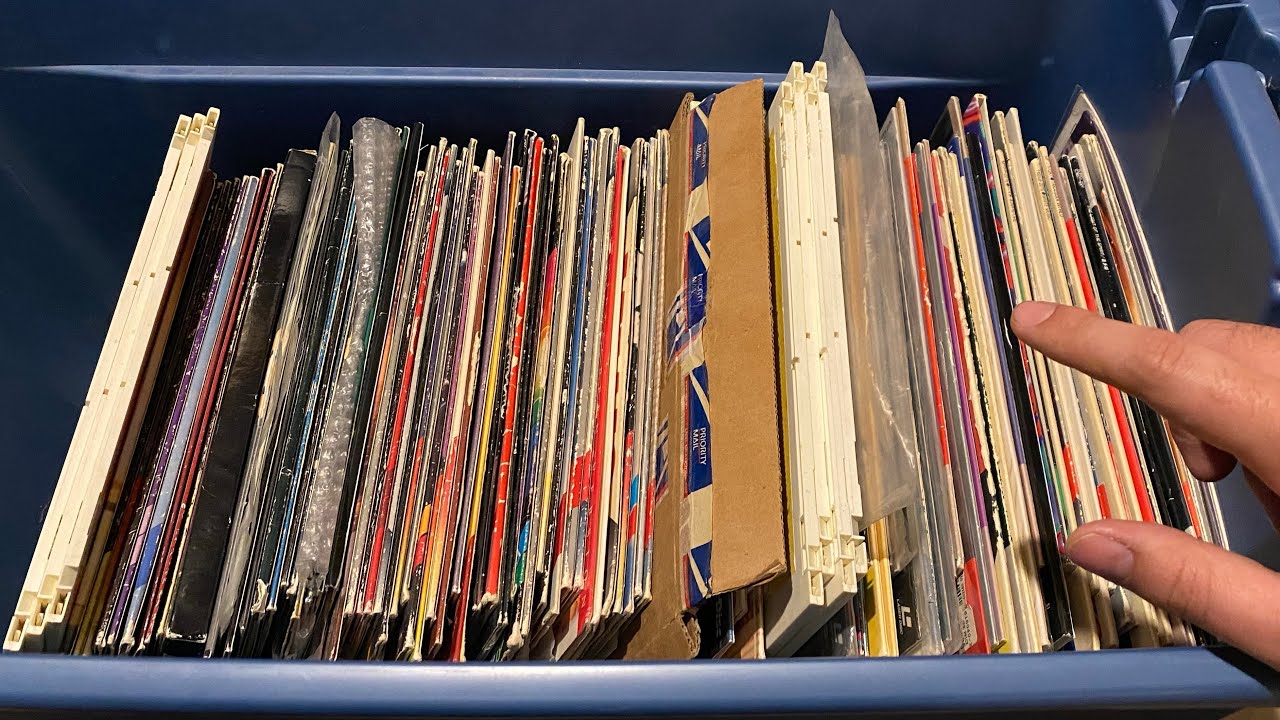 I Bought Over 100 Laserdiscs Off Of Facebook Marketplace (Let’s See What Movies I Got)
