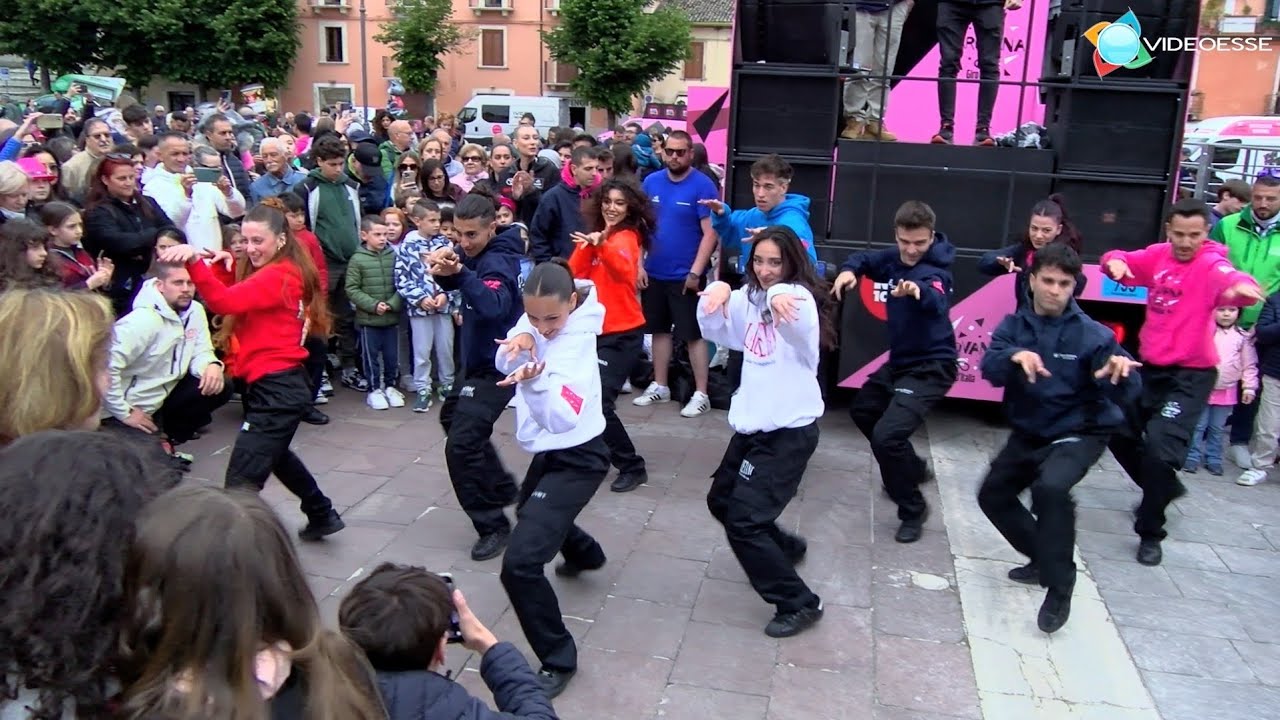 La carovana del giro d'Italia 2025 a Sulmona