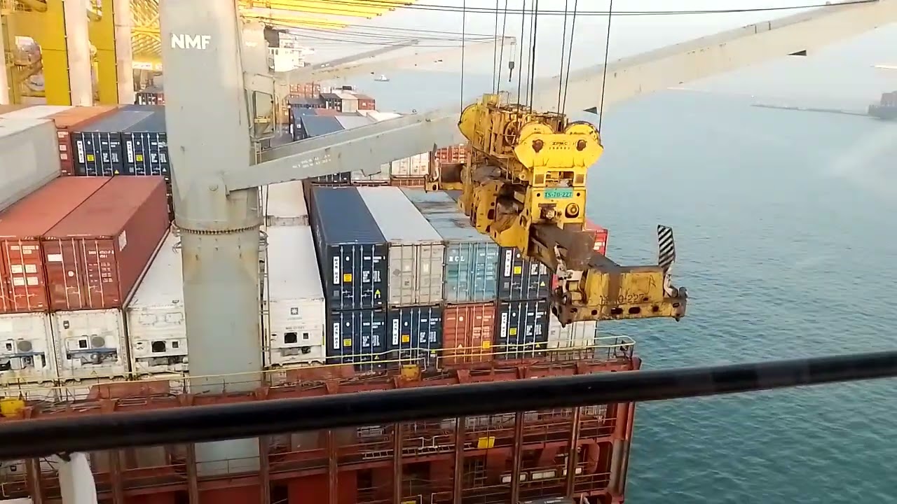 Cargo Operation at DP World Jebel Ali, UAE 🇦🇪,  Discharging Bay 42 Container Ship