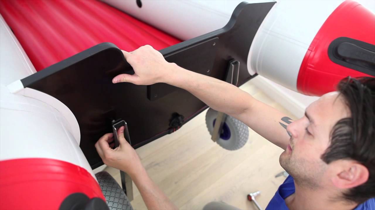 Slipreifen Montage. Klappbare Schlauchboot Slipreifen zum Transportieren für Heckspiegel