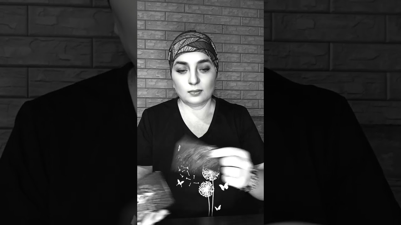 А ты не можешь её забыть ... Таро для мужчин