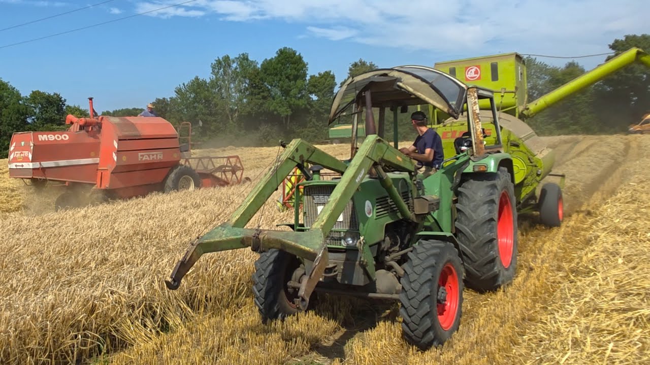 Farmer mit SUPER Automatic-S von Claas Harsewinkel i.W. Mähdrescher & Fahr M 900 bei Gerste dreschen