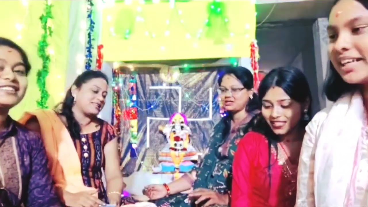 Just in a devotional heart praying to maa Saraswati 😍💕