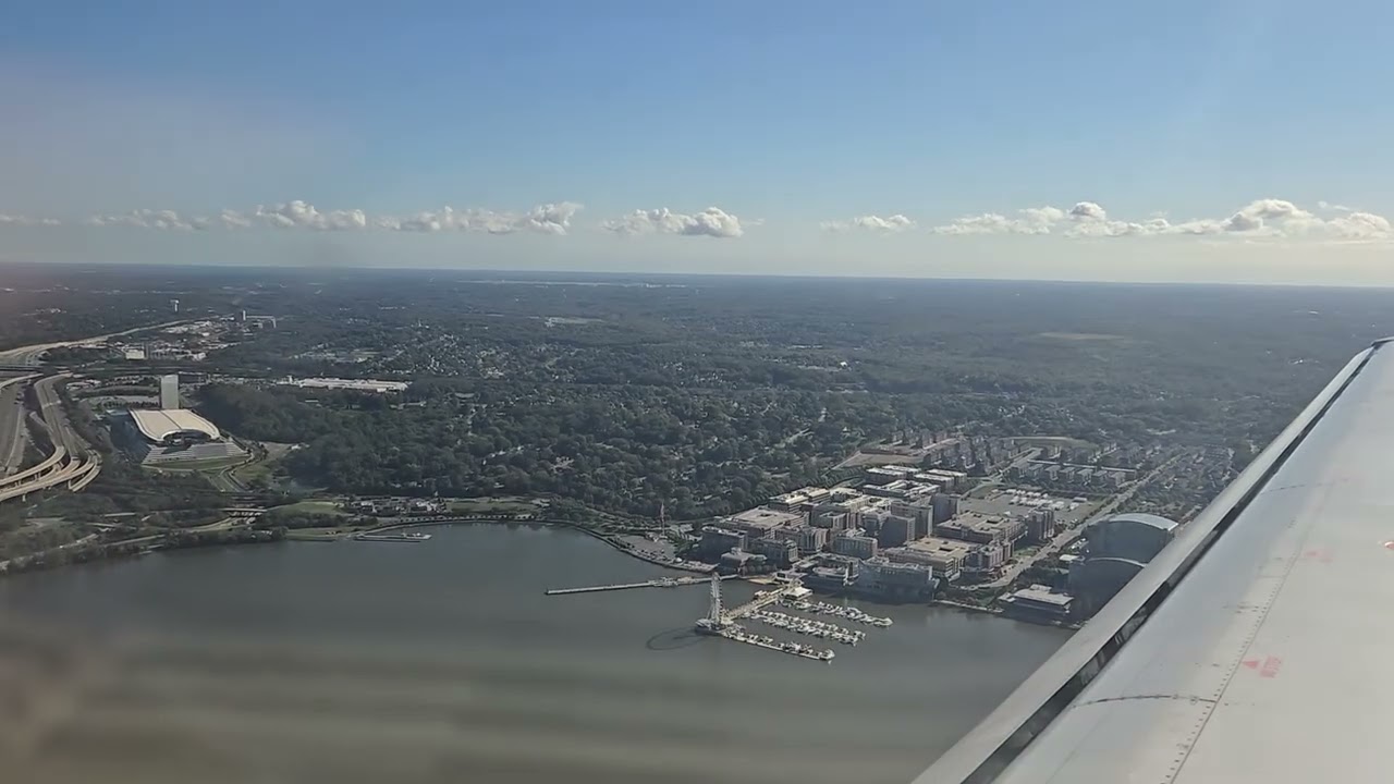 Washington (DCA) Approach and landing on American Airlines