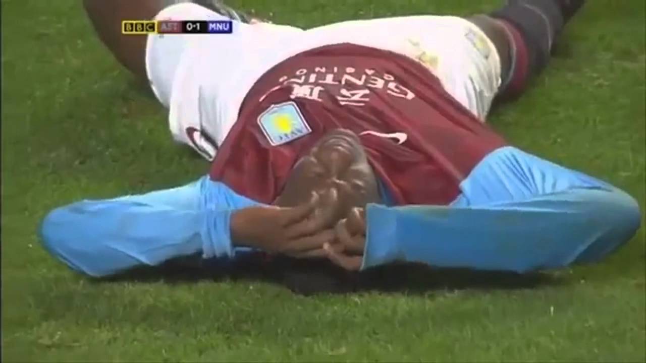 Emile Heskey's miss against Manchester United - What a hit!