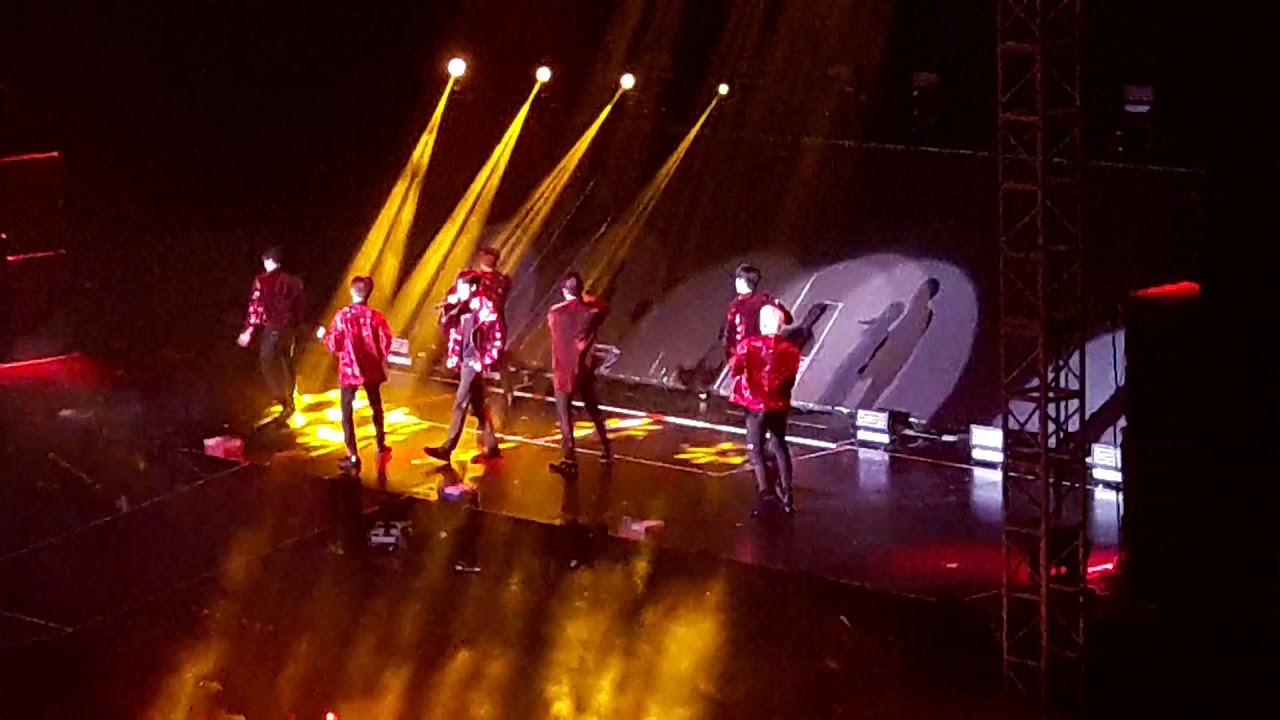 [181118]  OPENING IKON  [ CONTINUE TOUR IN JAKARTA ] [1/4]