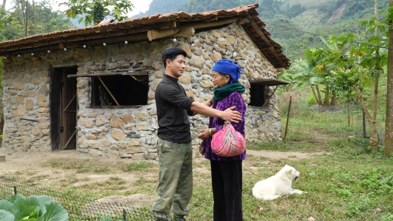 The elderly single woman returned to see CEO Trieu Khang with a decision no one expected.