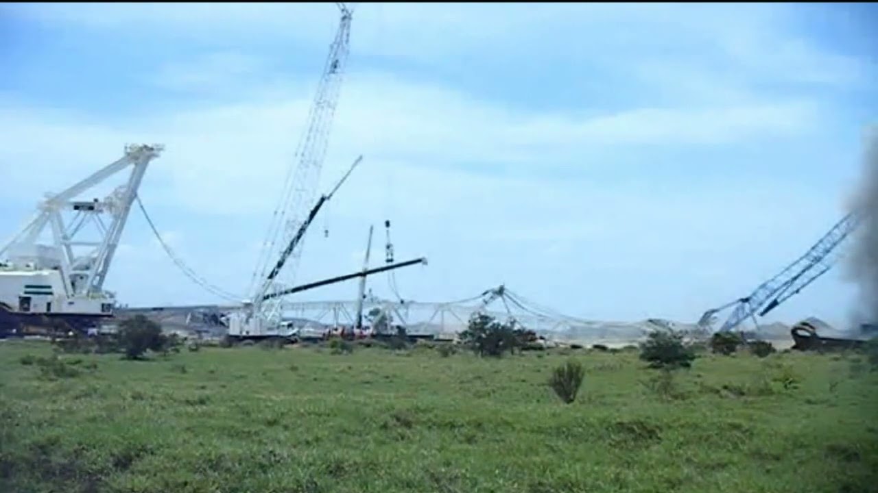 2008 - Australia - Central Queensland: Gigantic Crane Collapsed @ Wesfarmers Curragh Coal Mine