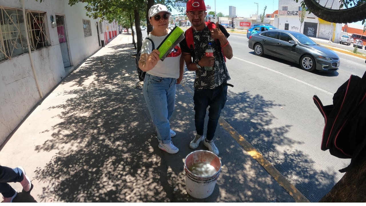 Un día de limpia vidrios en semáforo, no van a creer lo que paso !!!
