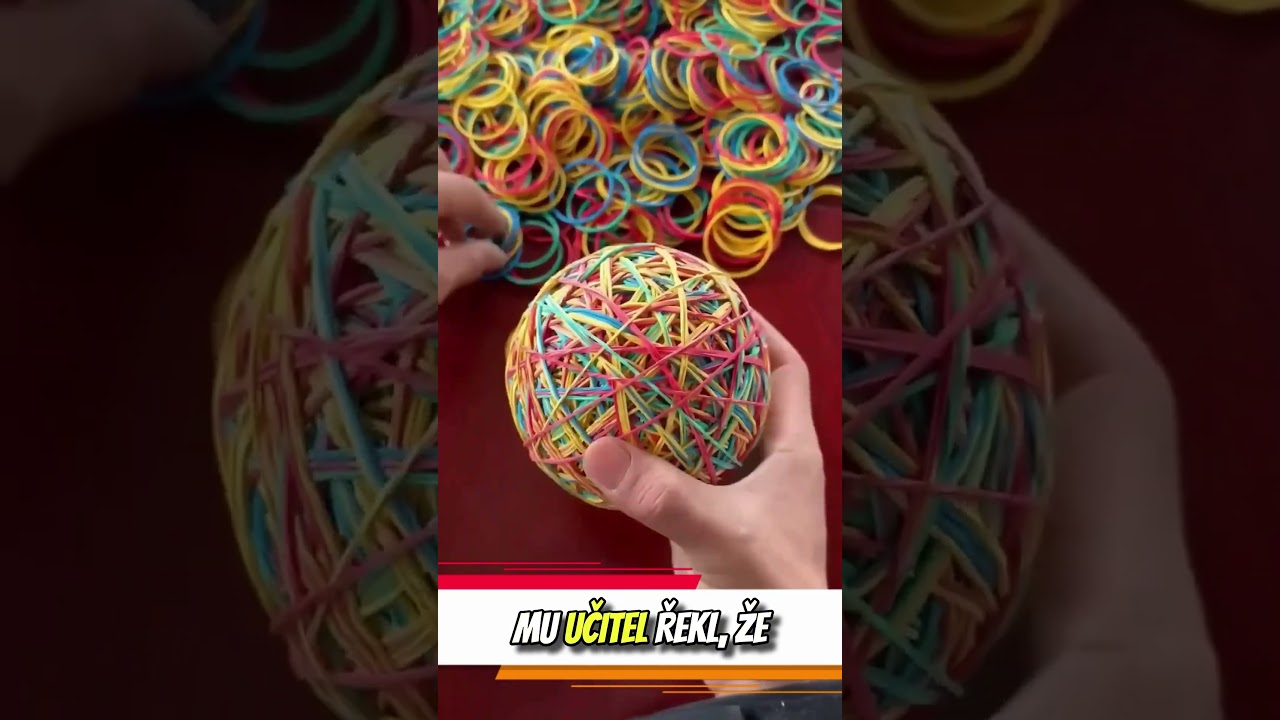 Učitel ř&iacute;kal, že je to nemožn&eacute;, ale on vyrobil fotbalov&yacute; m&iacute;č z gumiček ❤️