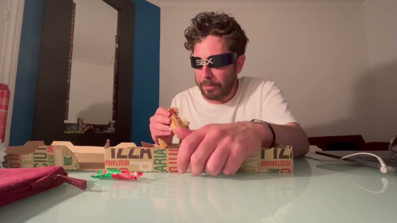 Un déchet humain se confesse autour d’une pizza boursin viande hachée 