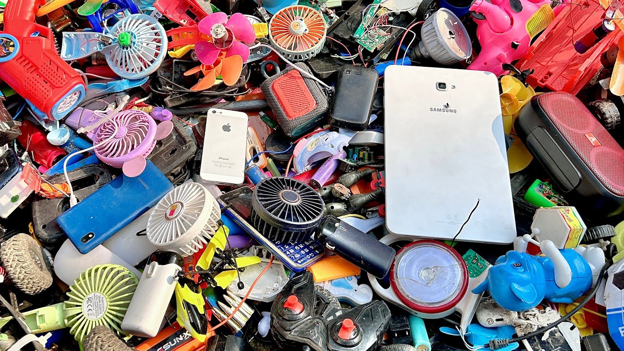 Breaking and opening toys motor | Bluetooth speaker and more from scrap 