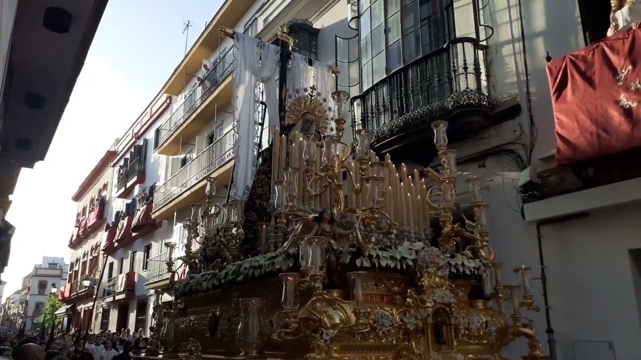 Soledad de San Lorenzo de Sevilla por la calle Conde de Barajas. Sábado Santo de 2022.