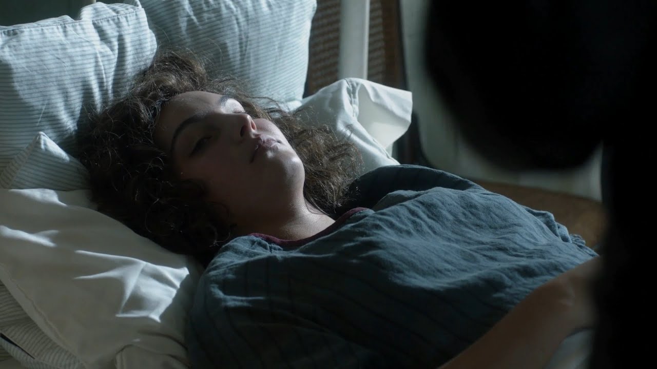 Bruce Wayne Gives Selina Poison Ivy's Cure To Save Her (Gotham TV Series)