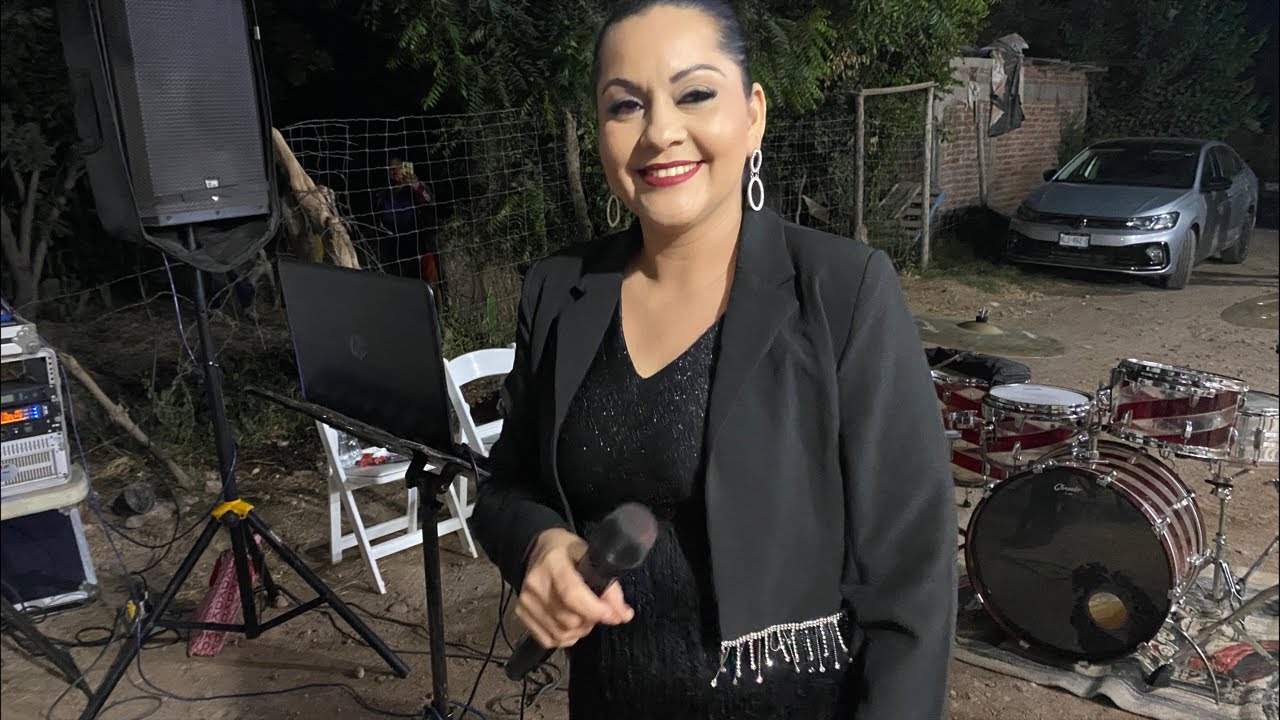 #envivo ELLA ES LA SOBRINA DE CHAYITO VALDEZ… Y CANTA IGUAL!!