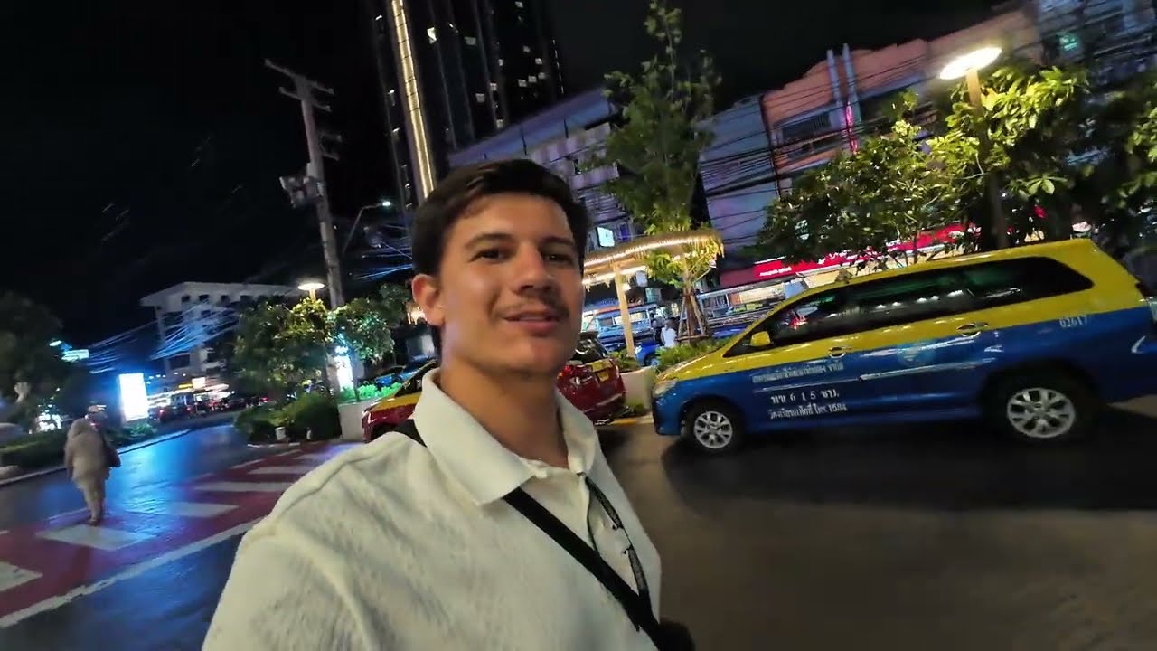 TAYLAND LOCAL PAZARI GEZDİM🥥🇹🇭 | BU PAZAR ÇOK UCUZ - 12 TL KIYAFET VAR