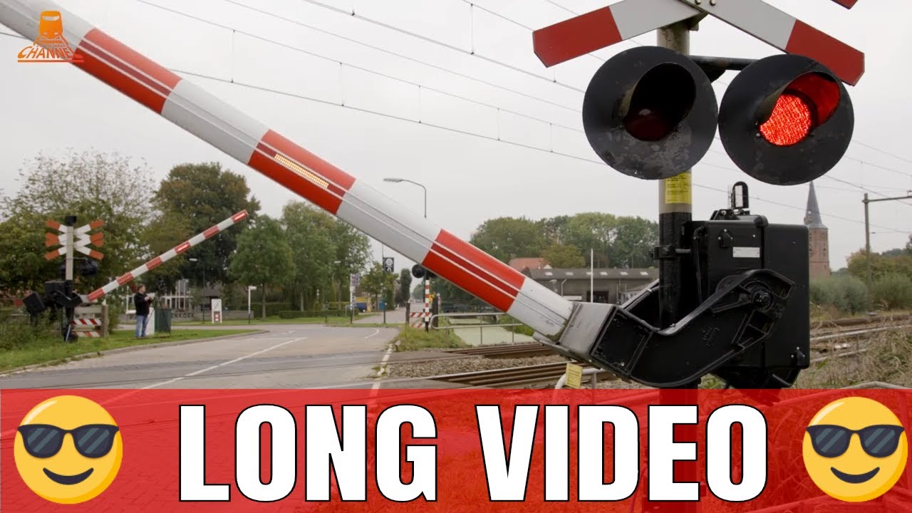 DUTCH RAILROAD CROSSING  - 😎 LONG VIDEO 😎 -  Schalkwijk - Jonkheer Ramweg