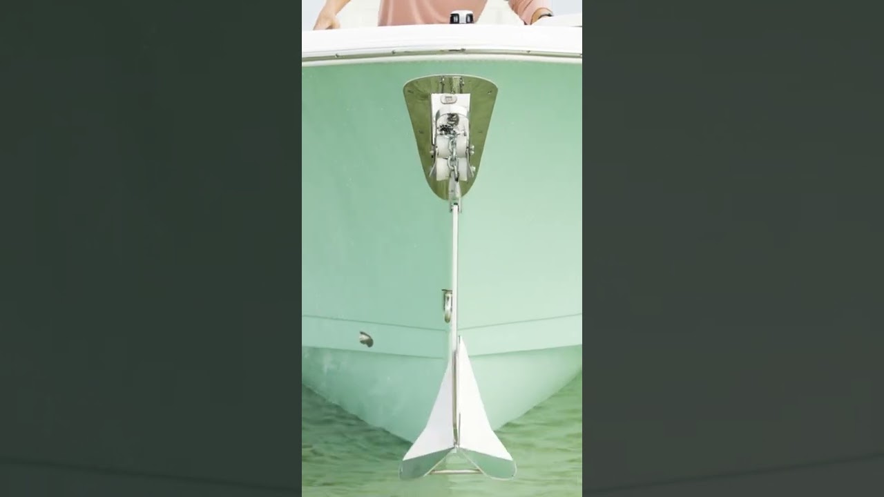 Windlass Anchor System on the NAUTICSTAR 28 XS