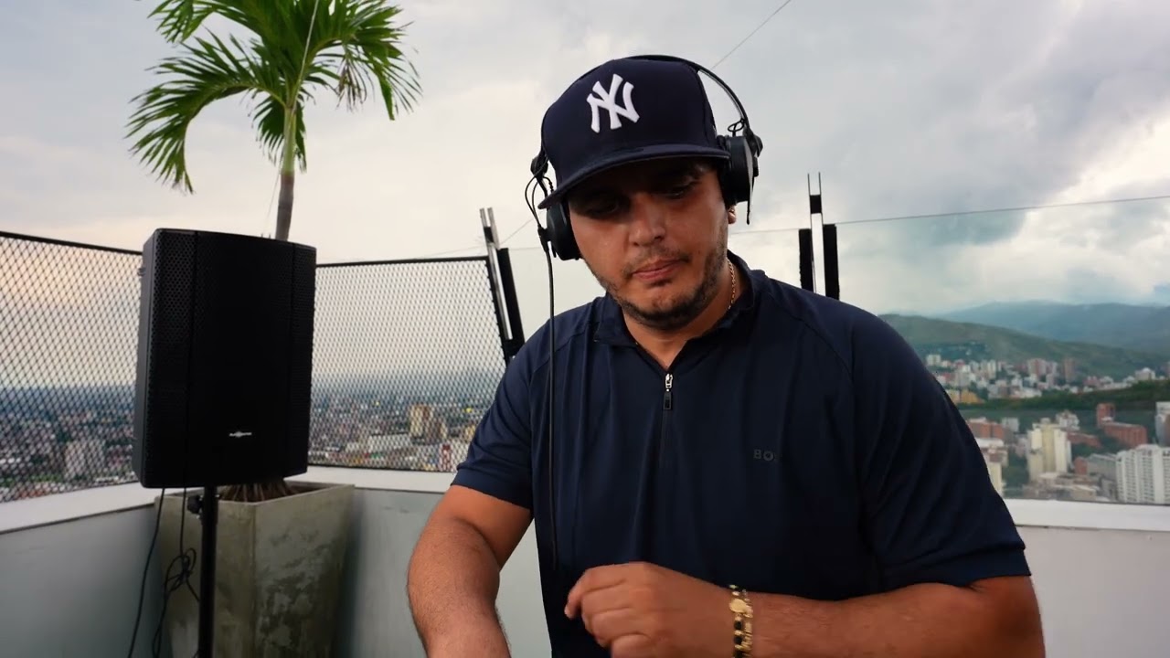 DJ TOTENA Desde el Piso 42 de La Torre de Cali, el Edificio Mas Alto del Suroccidente Colombiano.!