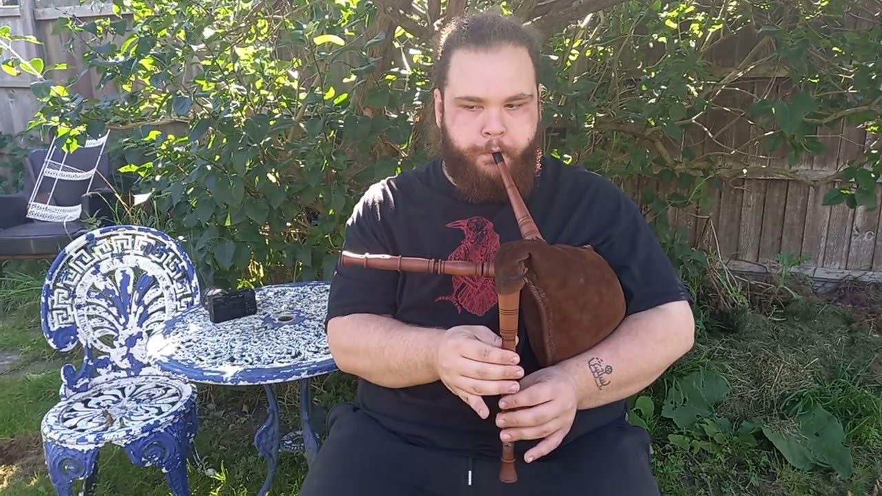 Swedish bagpipes: Two tunes in the garden