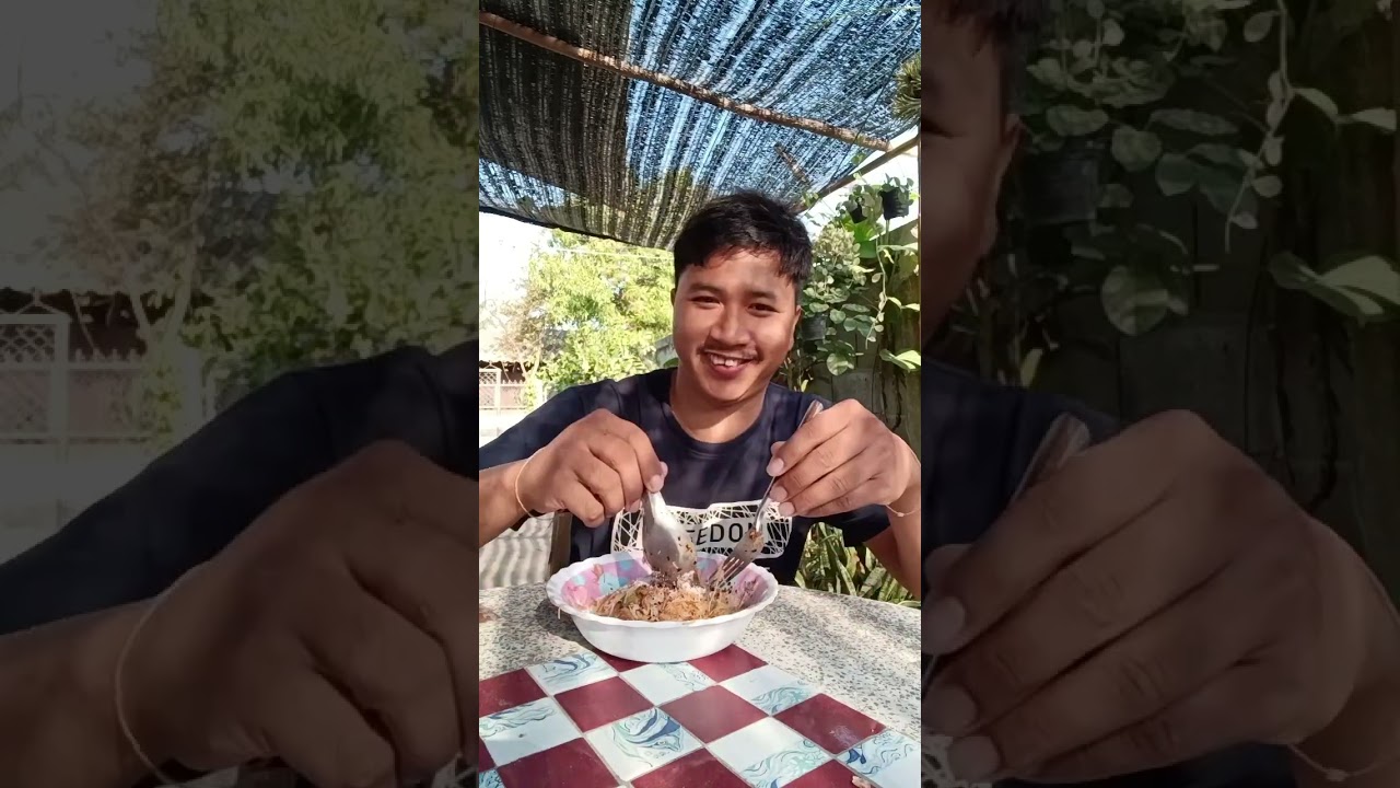 ผัดเส้นหมี่เครื่องปรุงสูตรนายปานลำบ่ลำลองดูคลิปคับ😁😁😁