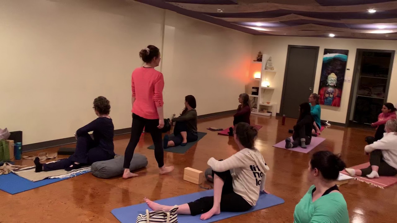 Hormone Yoga Therapy method of Dinah Rodrigues “Matsyendrasana”