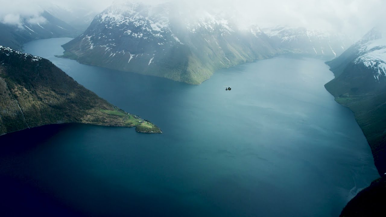 Helicopter sightseeing – Explore the Sunnmøre region by air