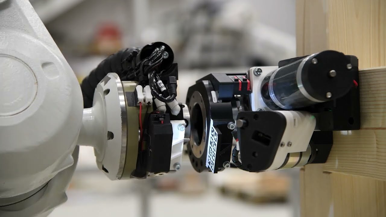 HyperHut - Spatial Timber Assembly with Distributed Robotic Screwdrivers (DiRTs)