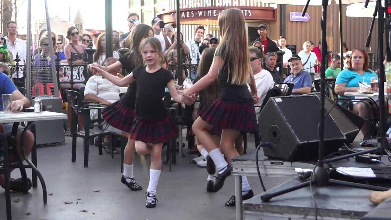 Here's another video of the Willis Clan girls dancing