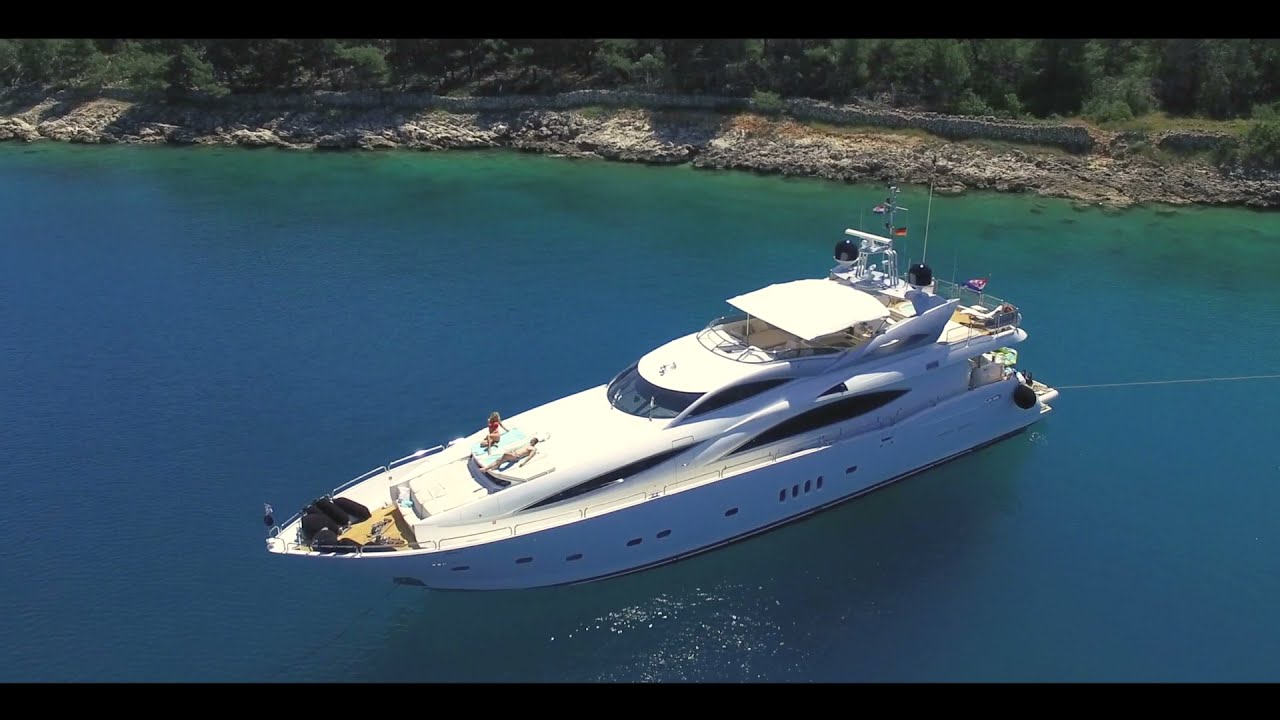 BABY I luxury motor yacht