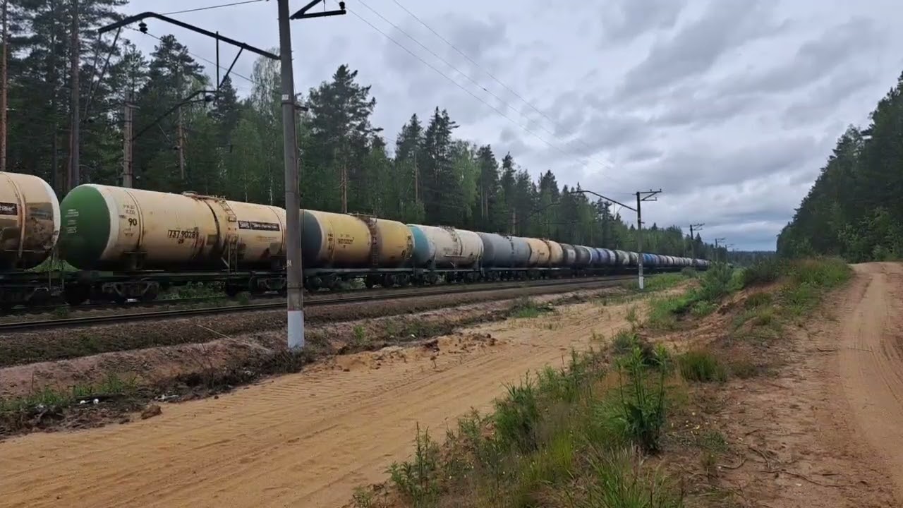 Электровоз ВЛ с наливным