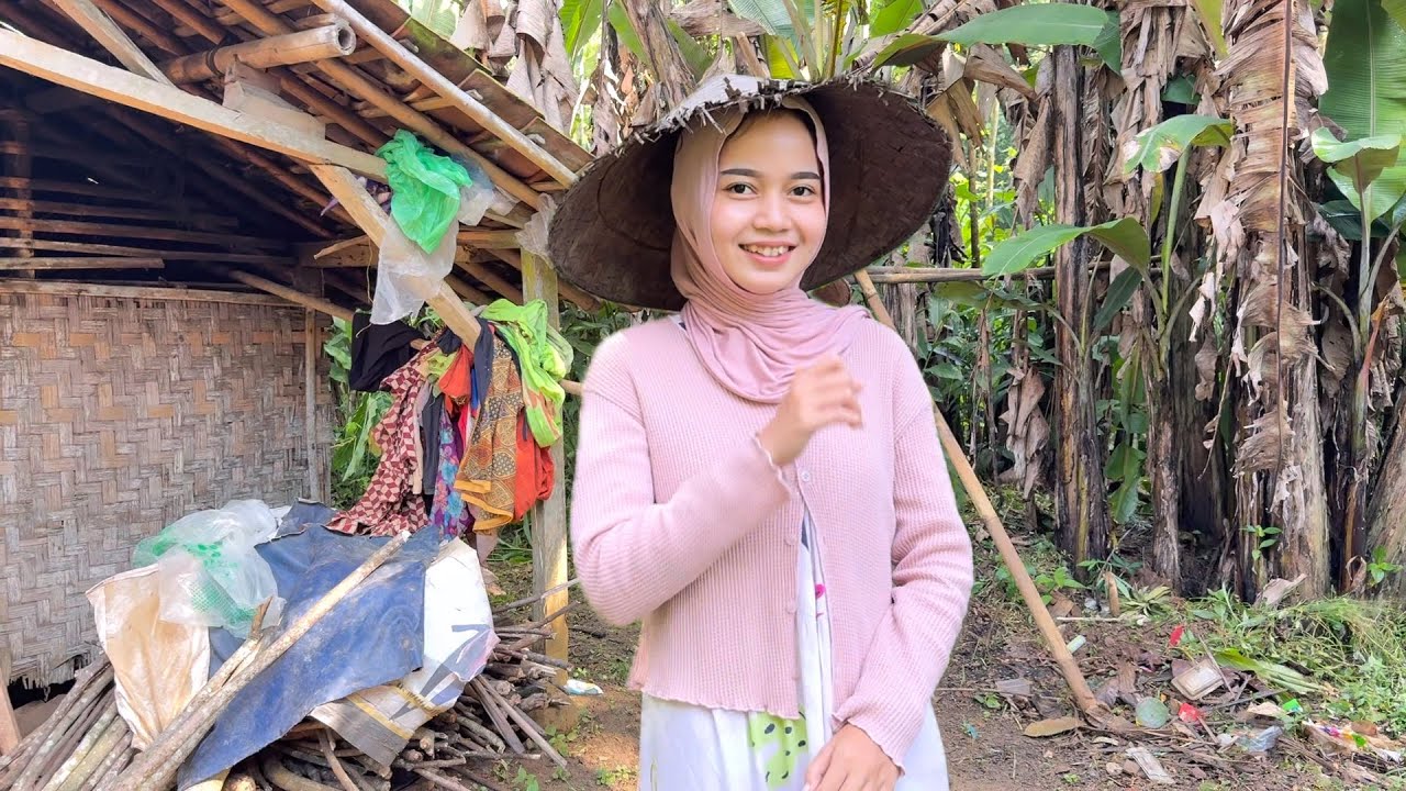 INILAH PUTRI - WANITA CANTIK PEMBERANI PULUHAN TAHUN TINGGAL DI RUMAH BAMBU TENGAH HUTAN