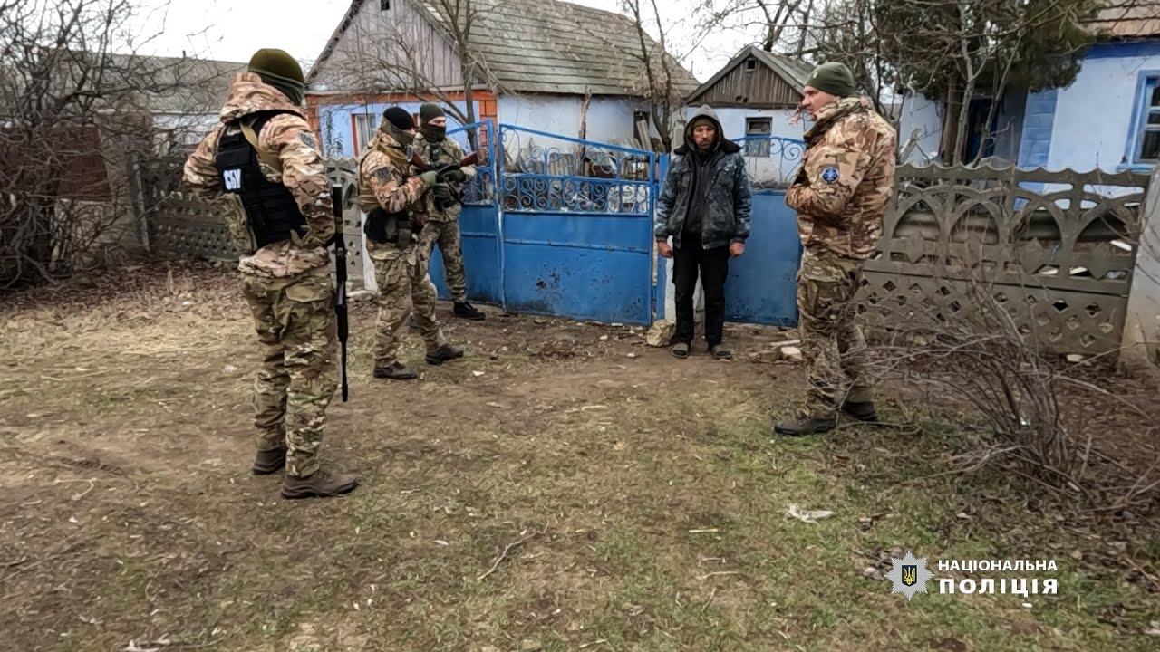 Слідчі Нацполіції повідомили про підозру держзраднику, який допомагав окупантам на Херсонщині