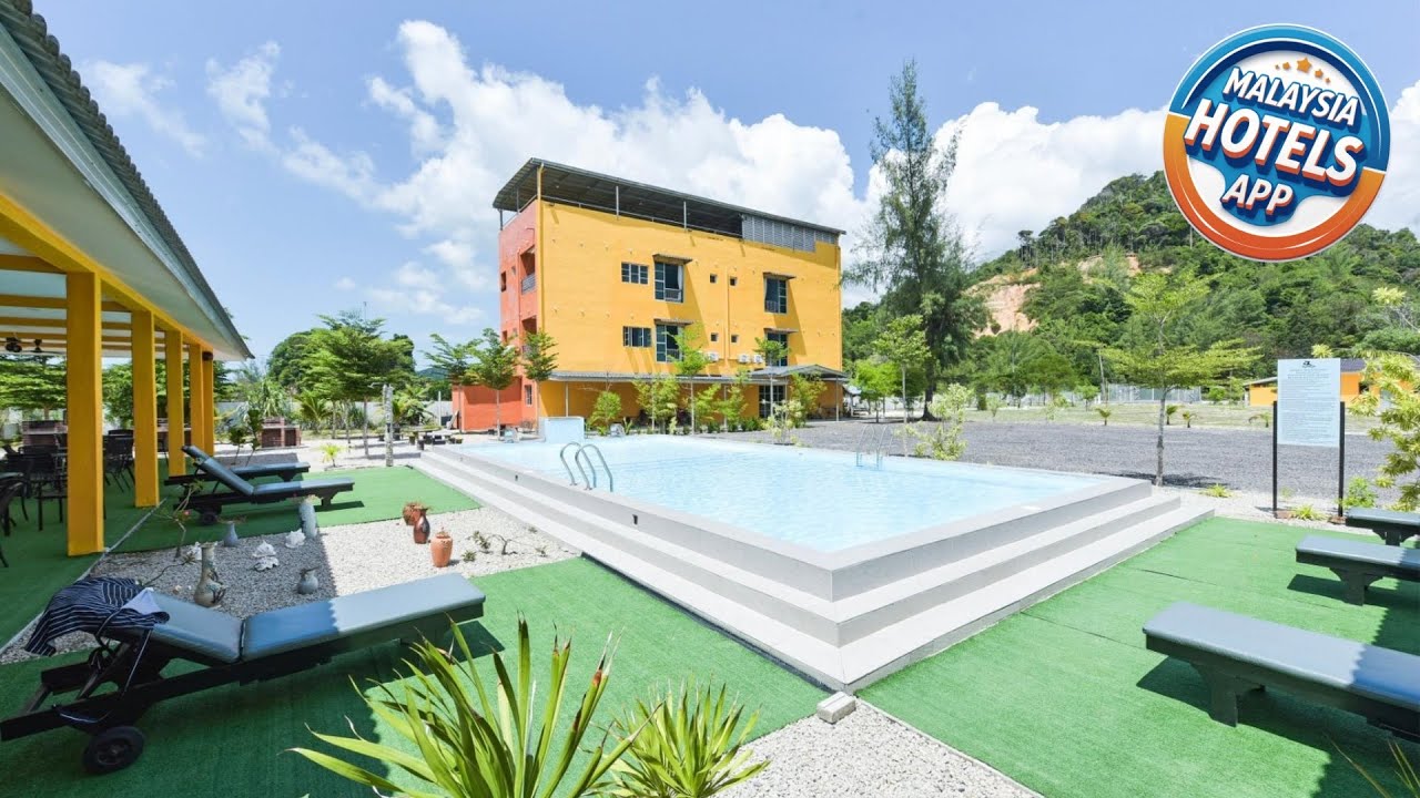 Mersing Pelangi Beach Resort | Penyabong, Malaysia | Hotel Review 🏩