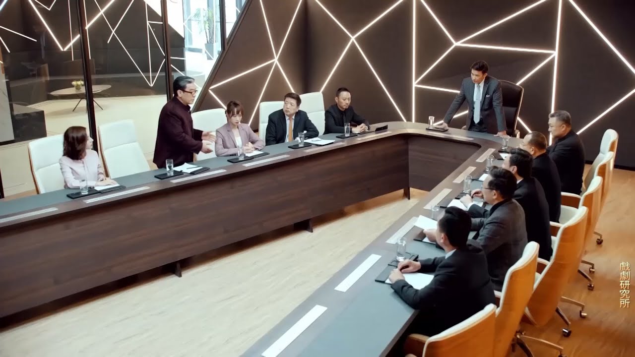 Full Movie！前董事長失蹤的女兒竟是設計師女孩，董事會是奪回母親的位置！ 💥 #最新電影 #大陸電影 #職場電影